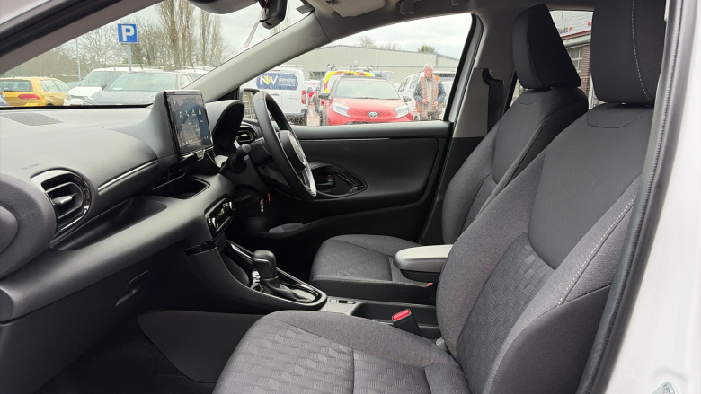 Toyota Yaris 1.5 Hybrid Design 5dr CVT Hybrid Hatchback